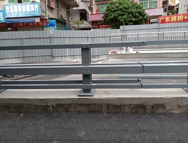 寶山防撞護(hù)欄